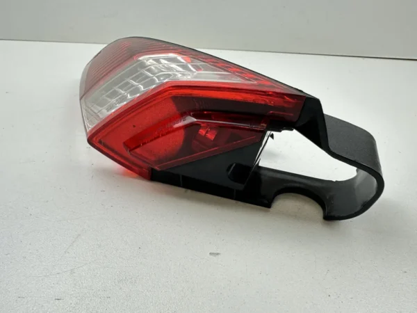 Composant piece moto d'occasion certifié en excellent état - Vendeur professionnel Dratom Parts