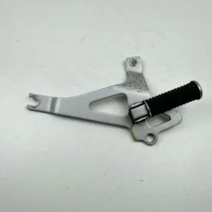 Platine Repose Pied Passager Gauche Kymco 125 Pulsar Luxe 2000-2003 - Pièces Occasions