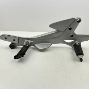Platine Repose Pied Droite Honda CBF 500 2004-2007 - Pièces Occasions